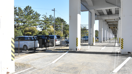 駐車場8台/駐輪場10台の写真